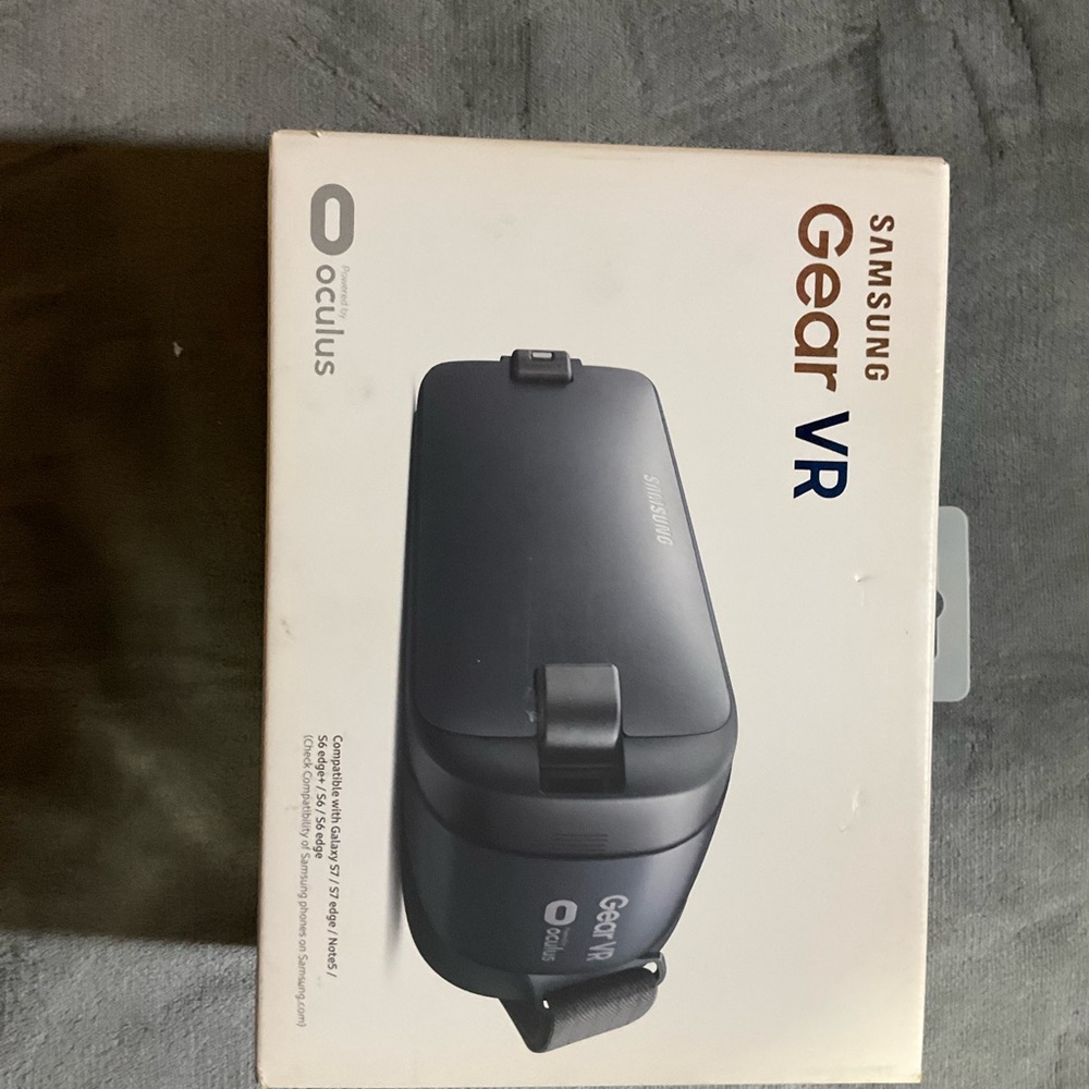 Samsung vr gear in box older model never opened